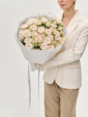 Дуобукет из кустовой розы Sophie с ромашками